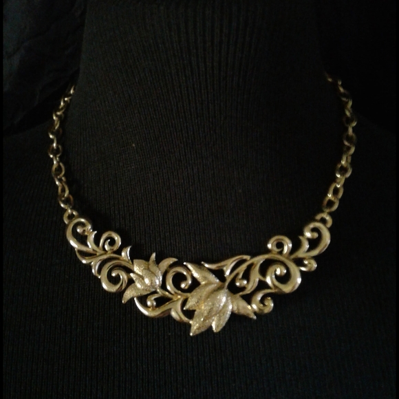 Necklace - Picture 1 of 11